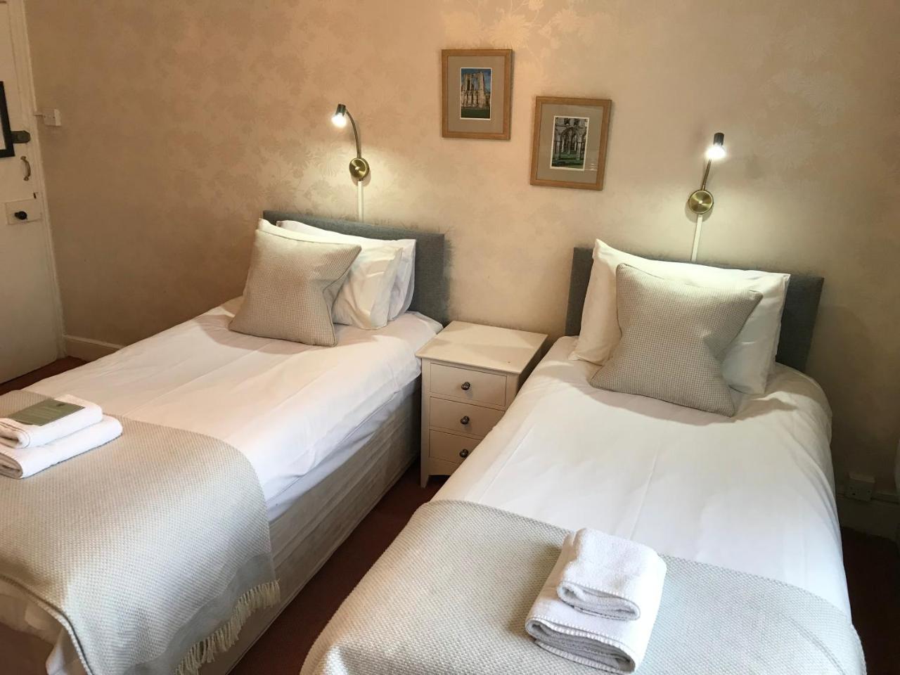Galtres Lodge Hotel & Forest Restaurant 约克 外观 照片