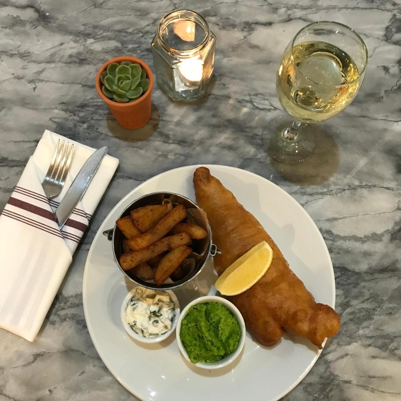 Galtres Lodge Hotel & Forest Restaurant 约克 外观 照片