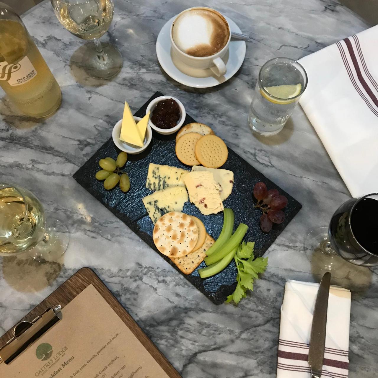 Galtres Lodge Hotel & Forest Restaurant 约克 外观 照片
